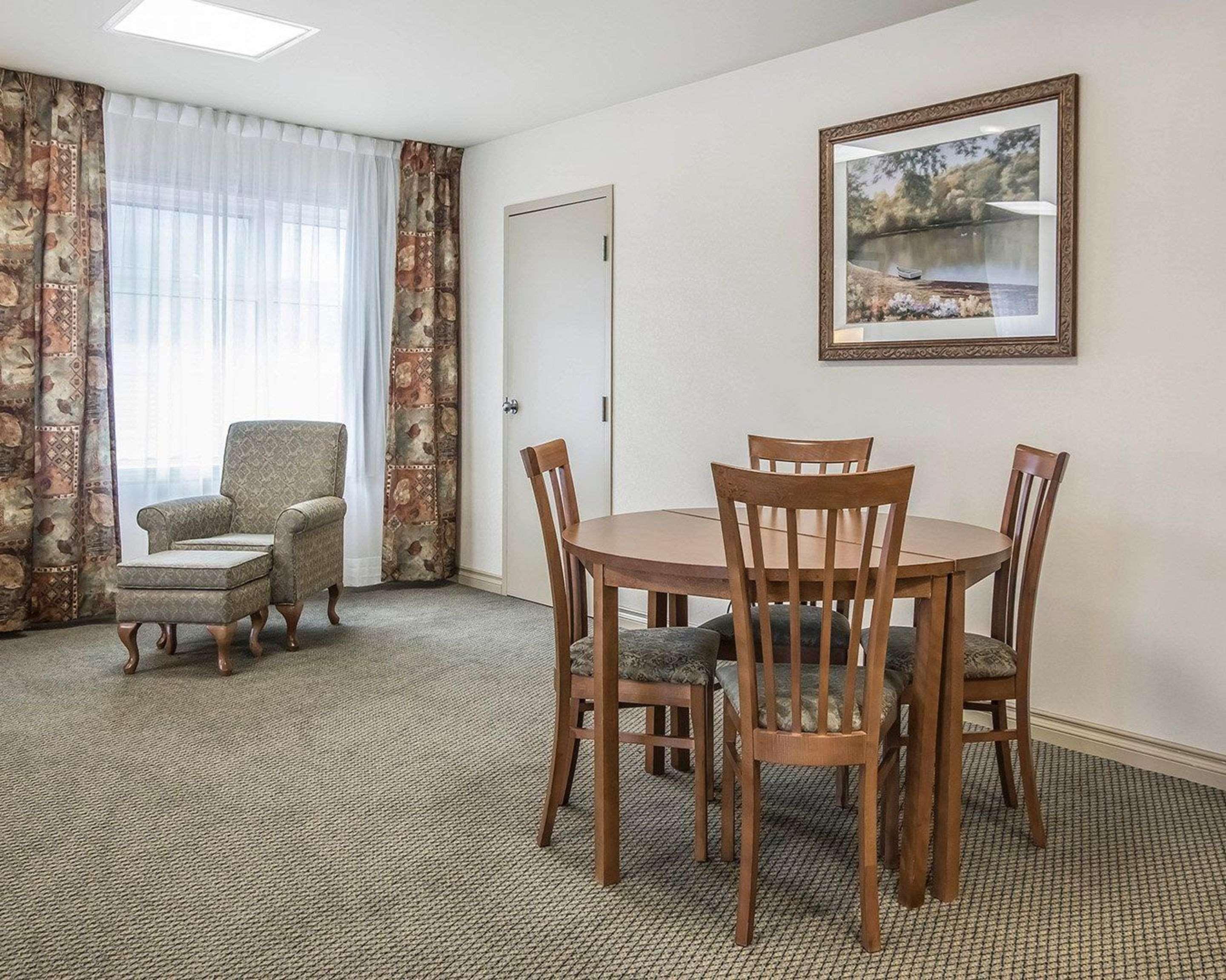 Quality Suites Drummondville Εξωτερικό φωτογραφία
